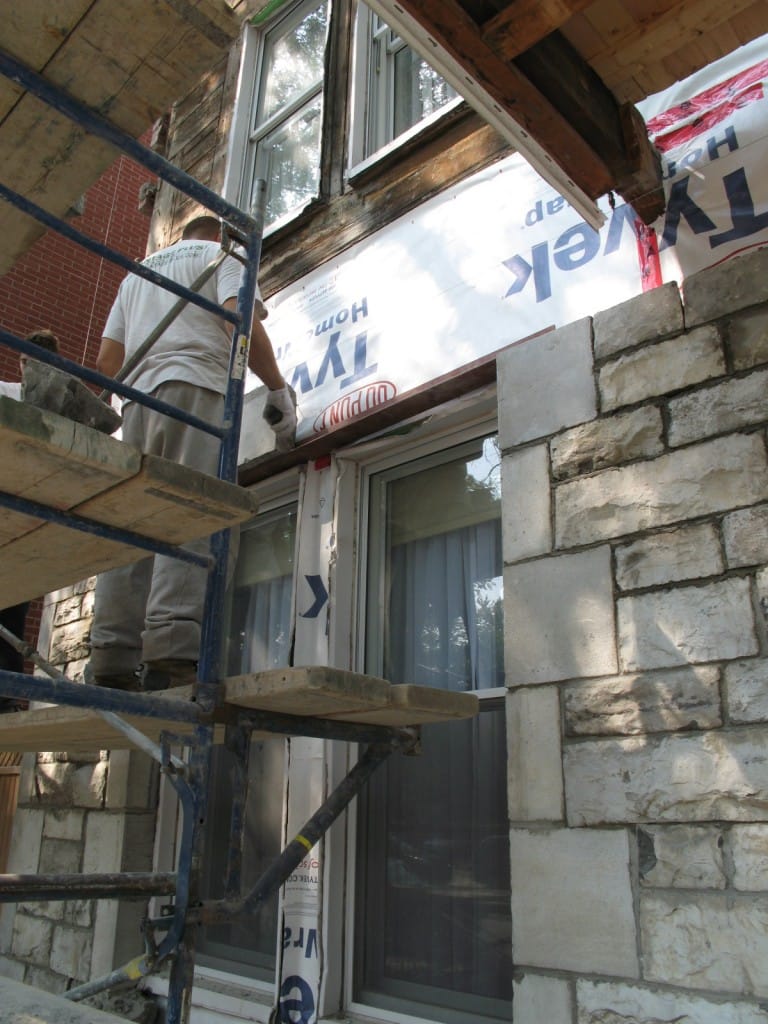 travaux de briquetage de pierres naturelles