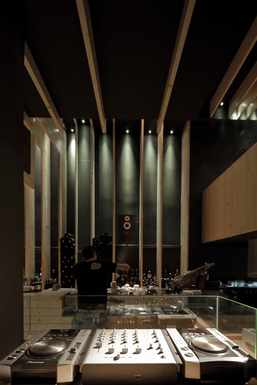 Détails design bar rénovation commerciale matériaux bruts