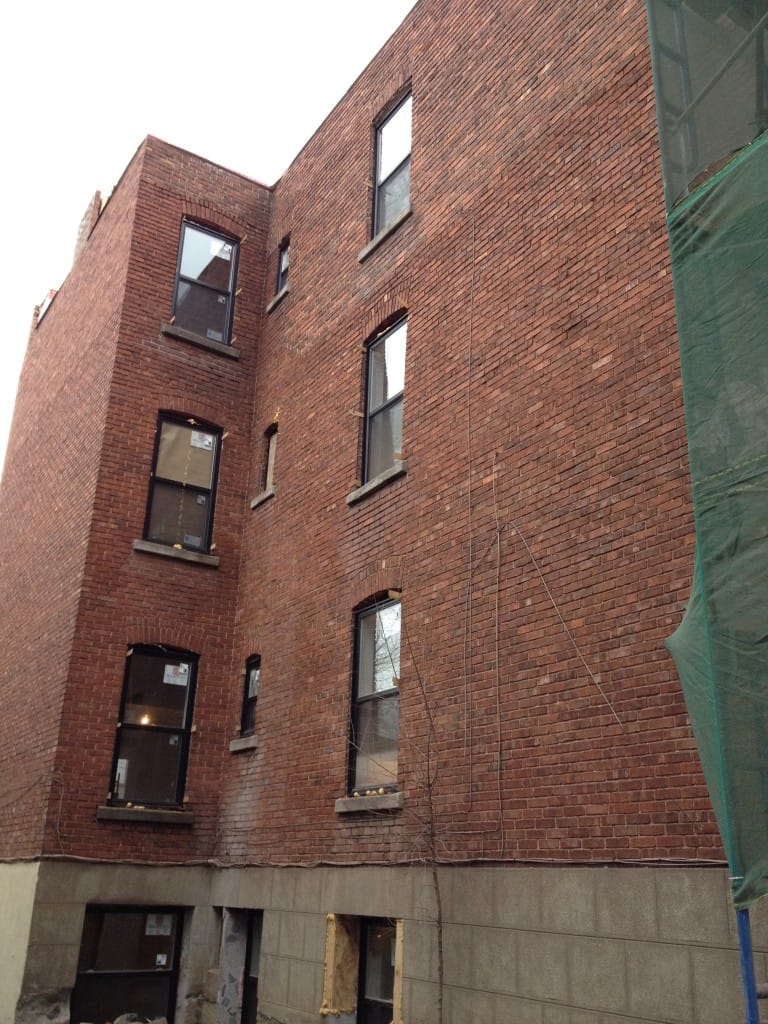 Vente-de-boeuf restaurée façade immeuble Montréal