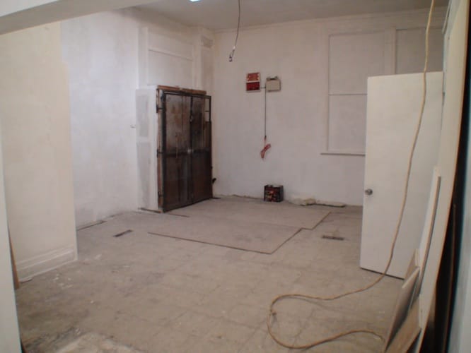 Démolition revêtements sols, rénovation commerciale Montréal