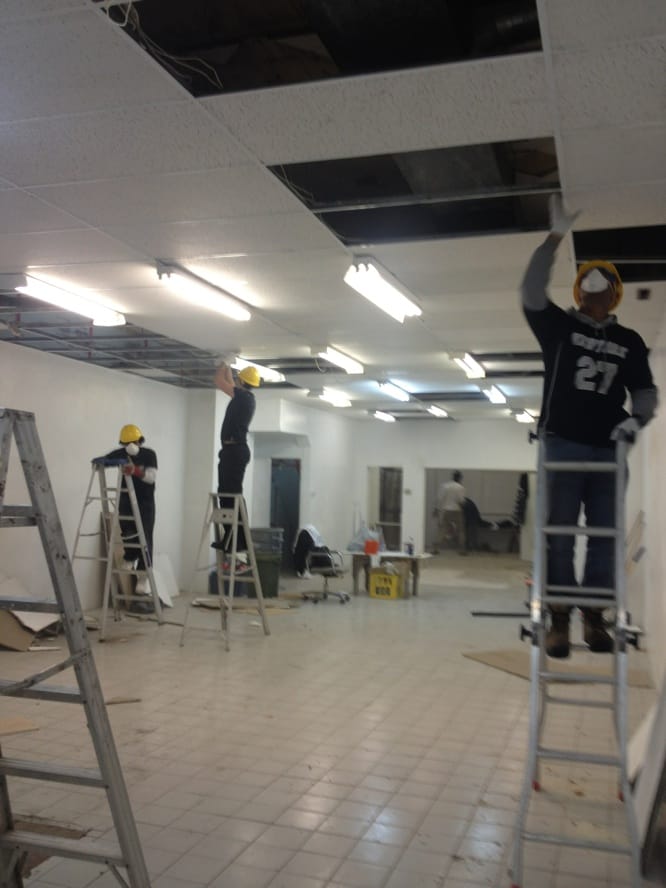 Espace dégagé après démolition, préparation rénovation