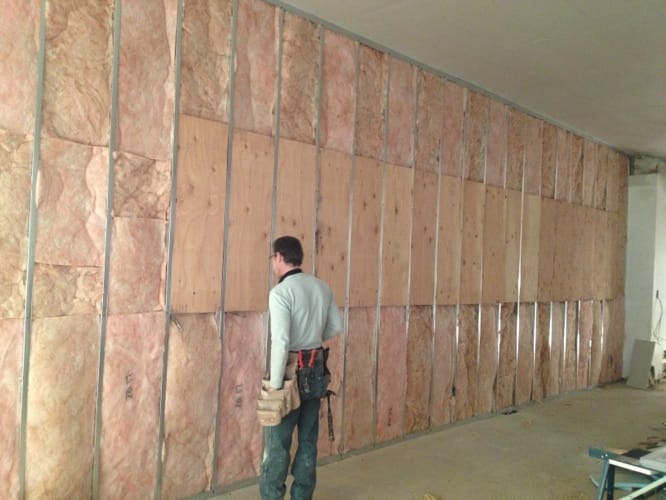 Installation des barres résilientes aux plafonds