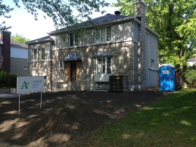 Restauration de façade Résidence Thornton Mont-Royal - Peinture béton pavé uni