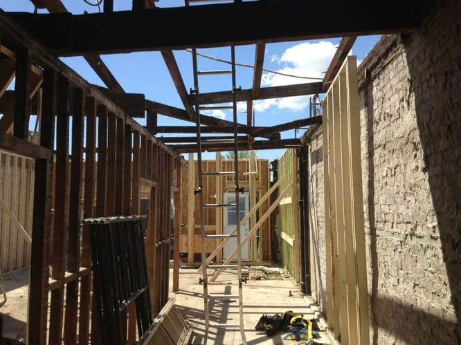 Vérification qualité giclage uréthane toiture