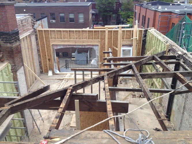 Dégarnissage toiture triplex Plateau Mont-Royal - vue générale chantier