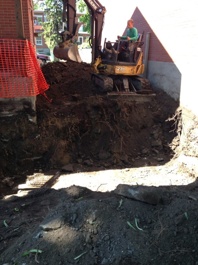 Opérations de terrassement et creusage des semelles