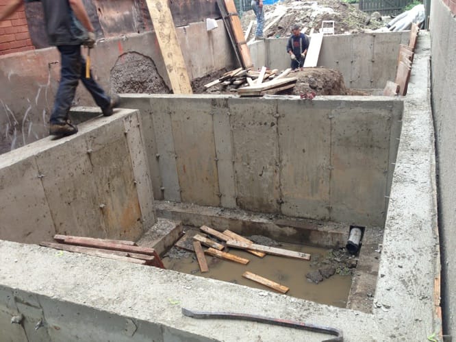 Installation drain français fondations – gestion humidité Montréal