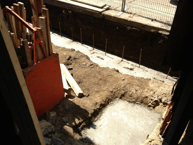 Structure béton durci préparation menuiserie