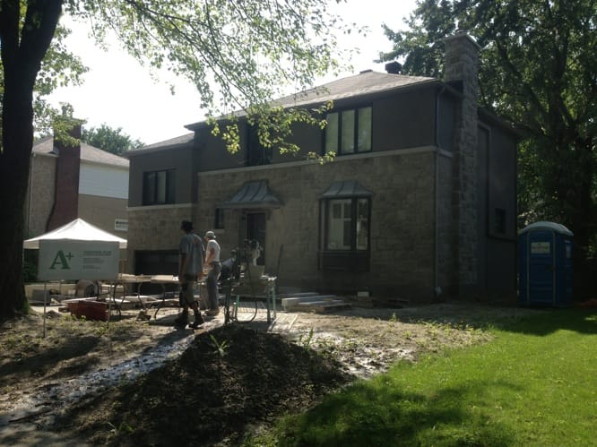 Travaux finalisation paysagement commercial