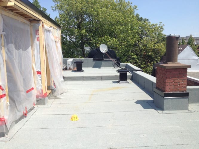 Pose portes fenêtres aluminium - Rénovation triplex Montréal