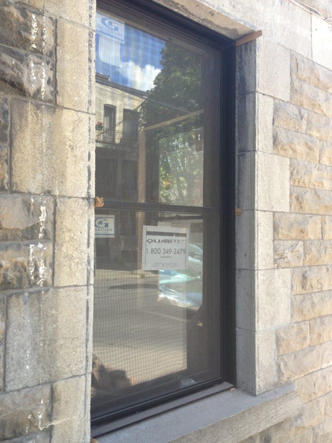 Vue verticale chantier - Installation portes fenêtres Mentana