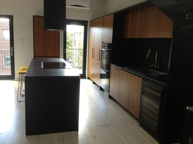 Cuisine minimaliste design intérieur rénovation triplex Montréal