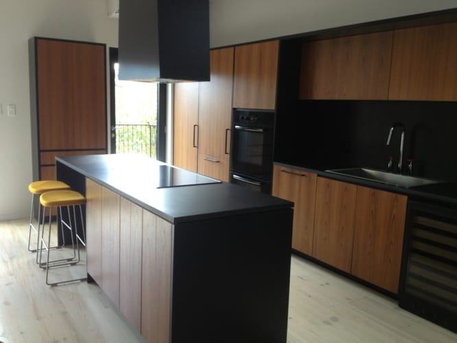 Fenestration généreuse luminosité naturelle triplex Montréal