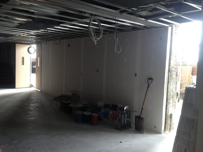 Installation gypse et isolation - Rénovation commerciale Montréal