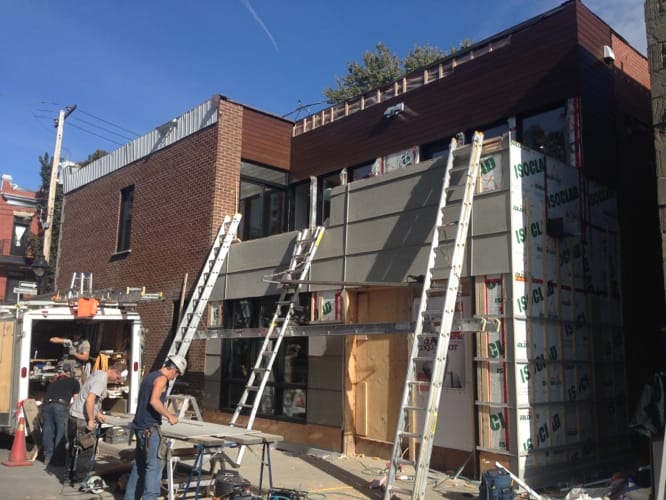 Installation revêtement cèdre rouge rénovation générale Plateau Mont-Royal