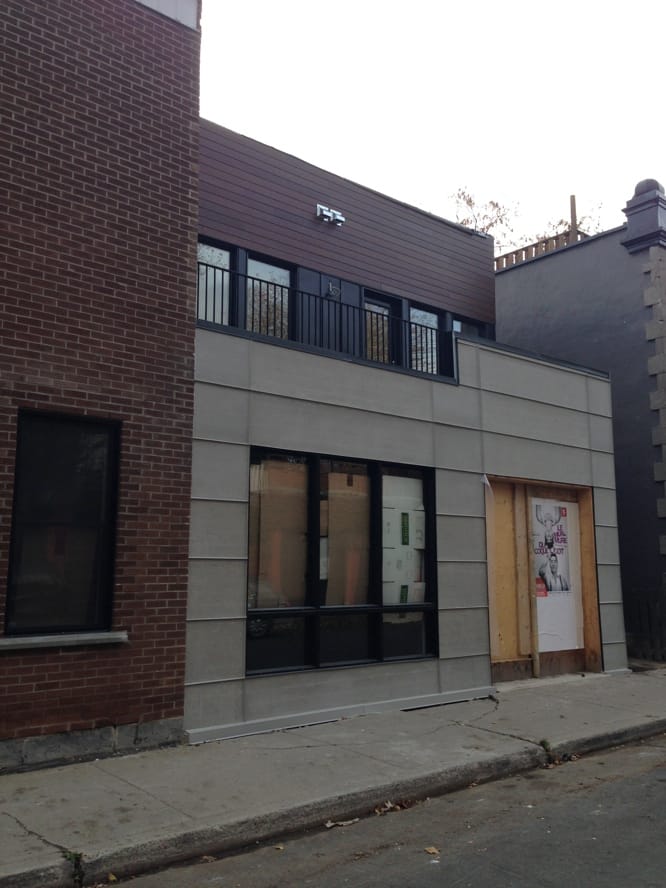 Détails finition extérieure rénovation générale résidentielle