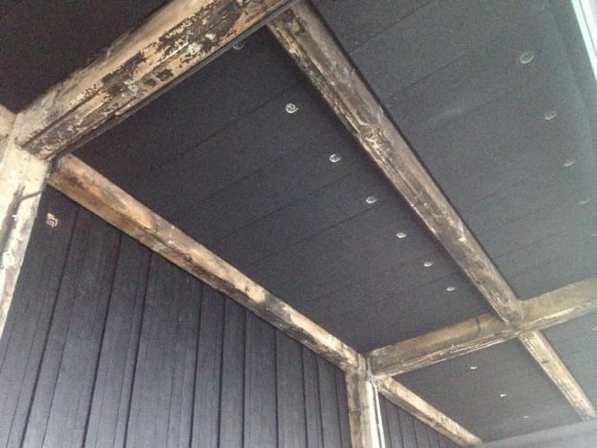 installation revêtement bois carbonisé restaurant Le Serpent