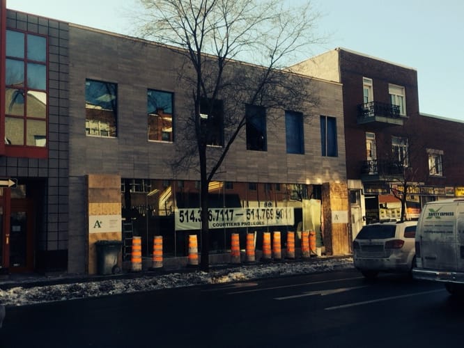 Rénovation commerciale façade Montréal - Mur rideau verre