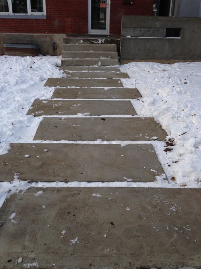 Vue avant - revêtement extérieur acier inoxydable et maçonnerie