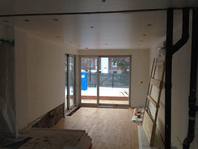 Vue d'angle - intégration architecturale acier béton maçonnerie