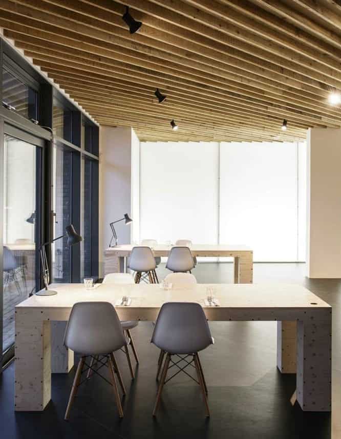 détail rénovation commerciale restaurant bois brut