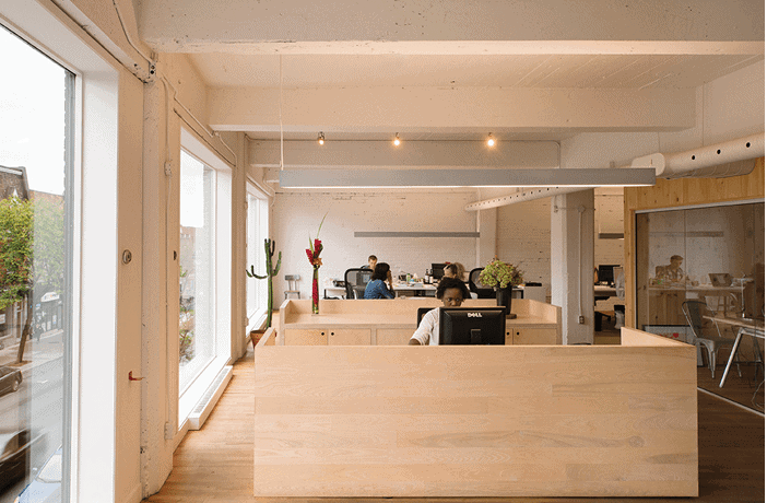 Aménagement de bureau commercial Infopresse par Pierre Thibault