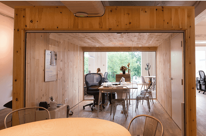 Espace de travail rénovation commerciale minimaliste