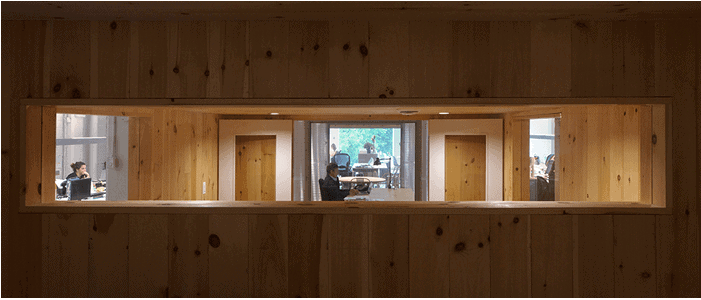 Détail architectural bureau rénovation commerciale