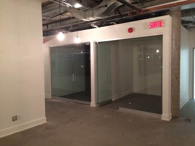 Détail finitions verre et acier projet OM Signal