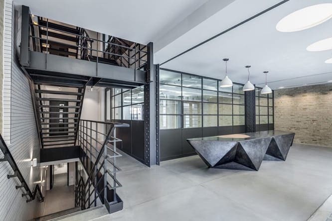 Architecture commerciale - Matériaux modernes acier verre béton