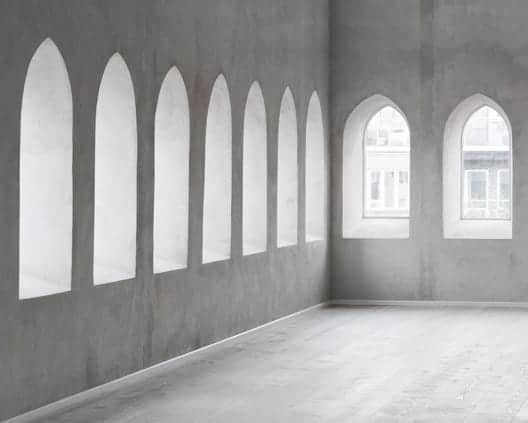 Bureaux modernes dans édifice industriel rénové