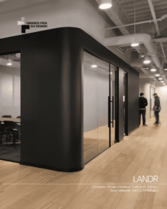 Espace de travail moderne avec murs en verre et design contemporain chez A+.