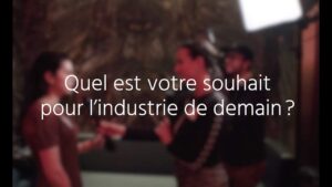 Jeunes professionnels discutant de l'avenir de l'industrie.
